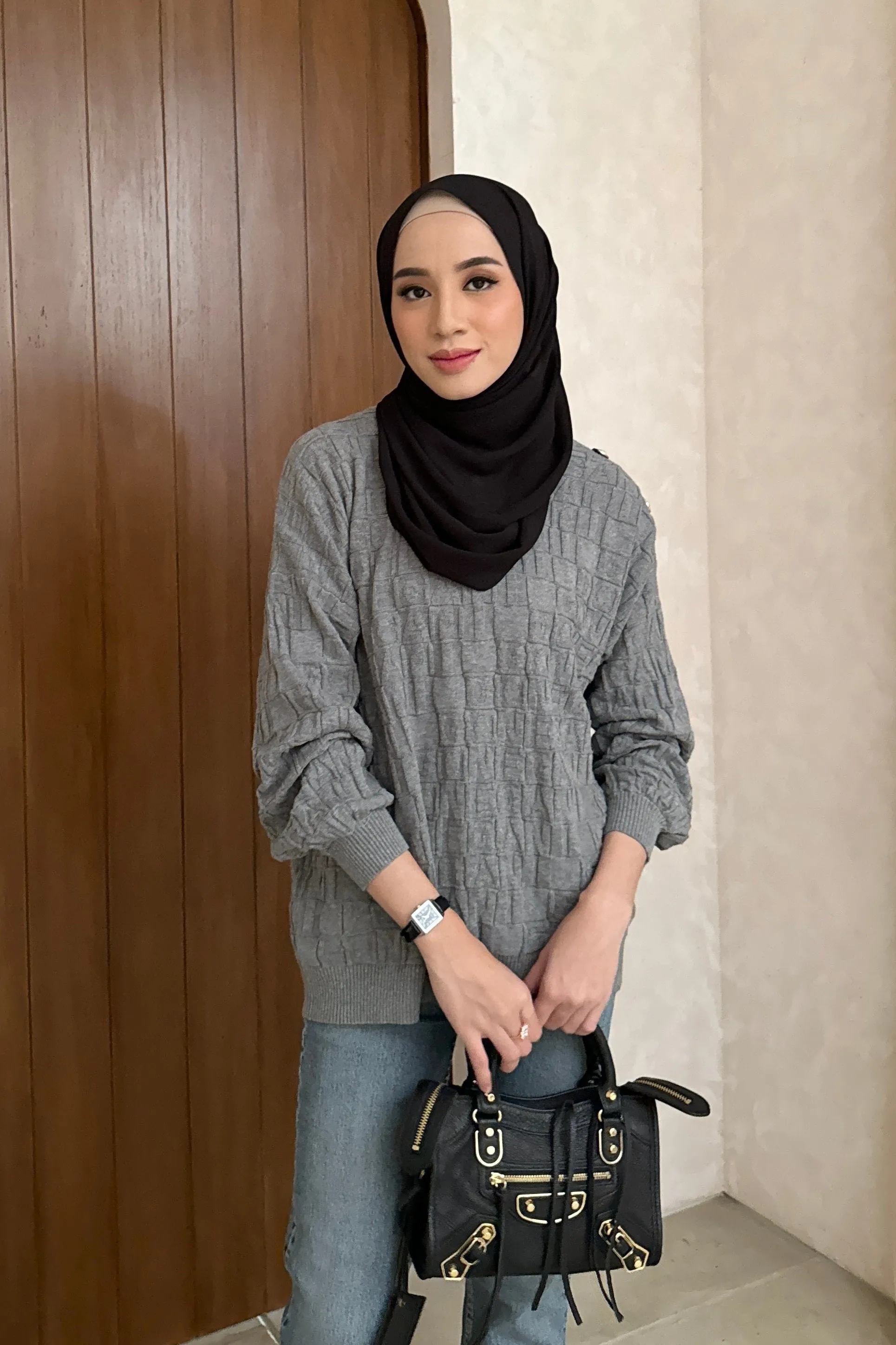 Abjad Sweater - Grey - Atasan Sweater Knit Wanita Motif Gonegani